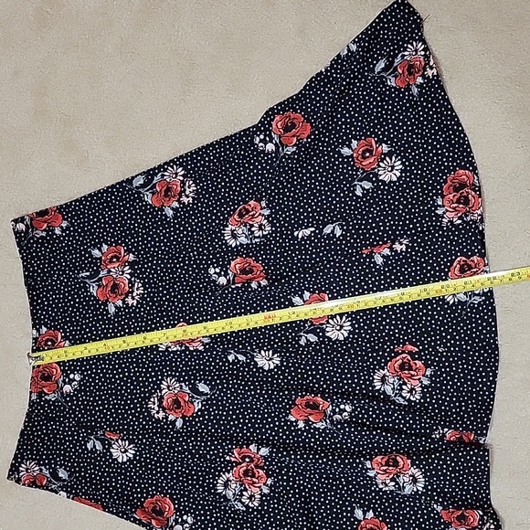 Vamp Flowy A-line Black Floral Skirt US S - Picture 4 of 6